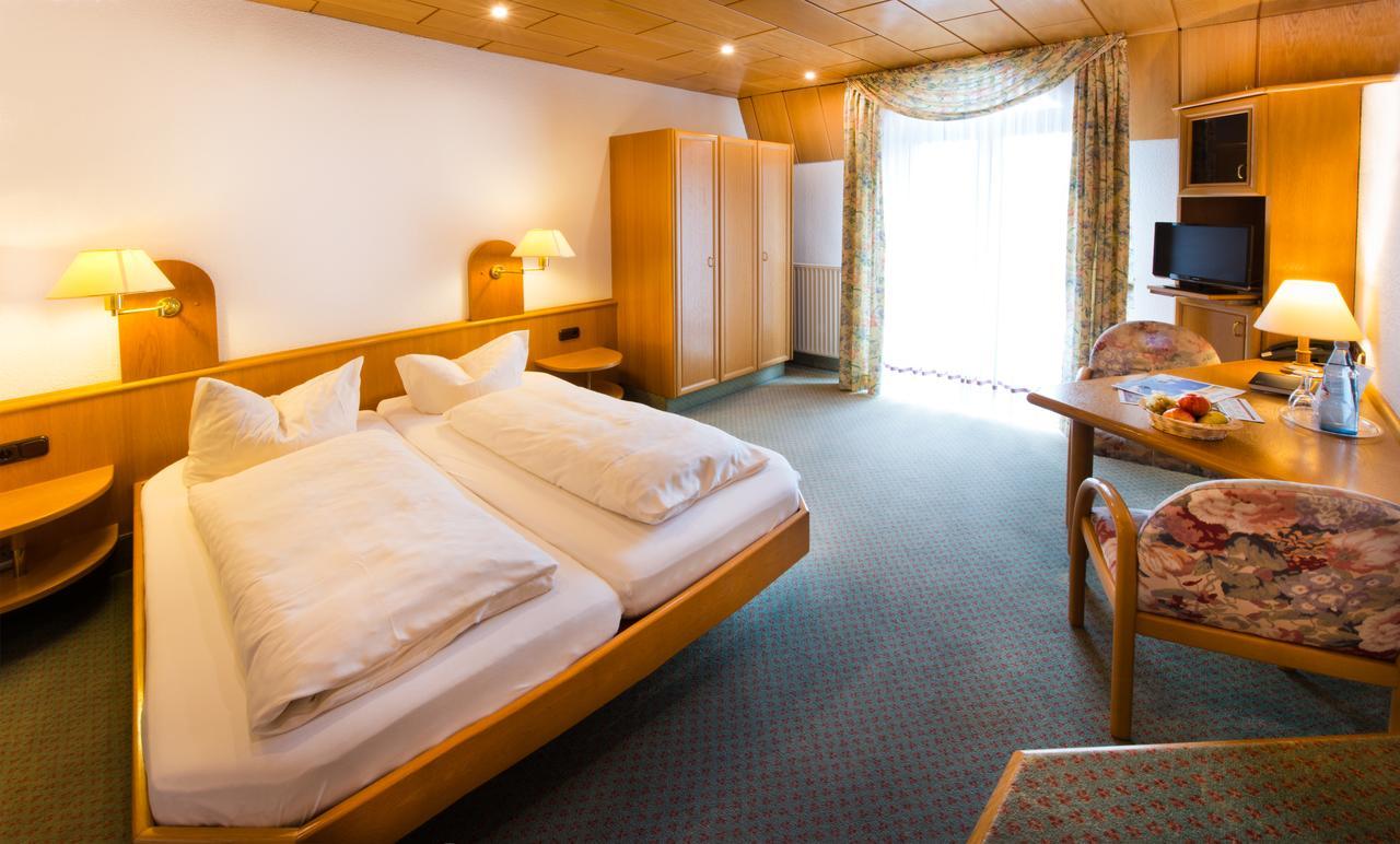 Hotel & Restaurant Krone Kestert Kültér fotó
